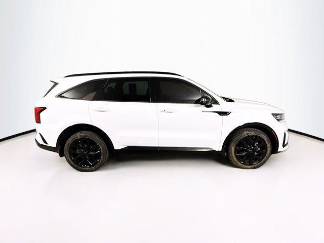 Photo of 2022 Glacial White Pearl Kia Sorento