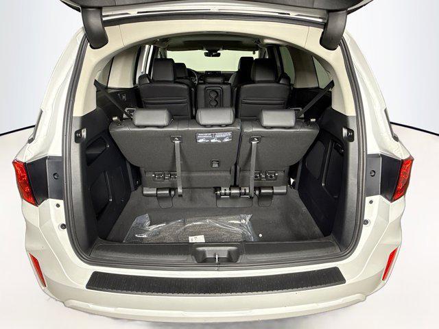 Photo of 2026 Platinum White Pearl Honda Odyssey