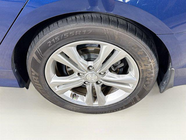 Photo of 2018 Lakeside Blue Hyundai SONATA