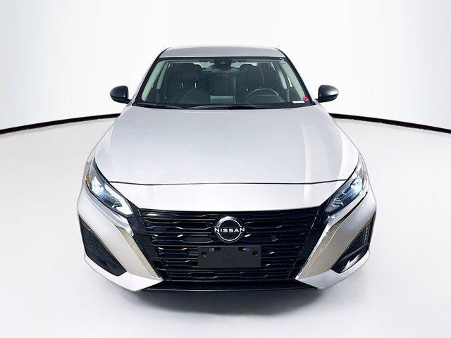 Photo of 2024 Brilliant Silver Metallic Nissan Altima