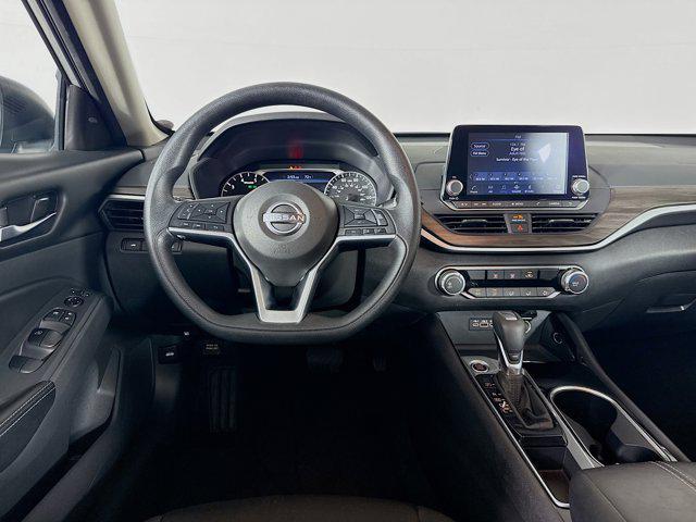 Photo of 2024 Brilliant Silver Metallic Nissan Altima