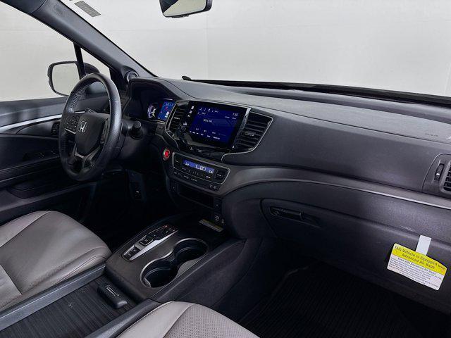 Photo of 2023 Lunar Silver Metallic Honda Passport