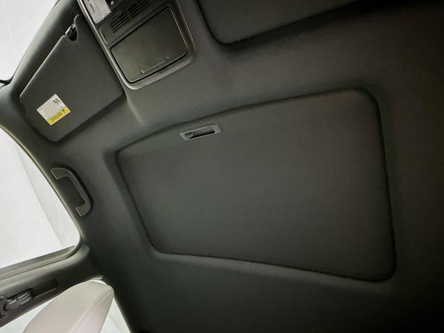 Photo of 2023 Lunar Silver Metallic Honda Passport