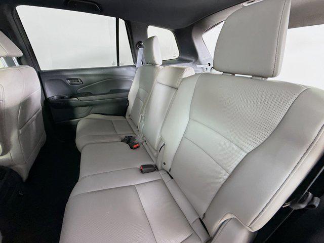 Photo of 2023 Lunar Silver Metallic Honda Passport
