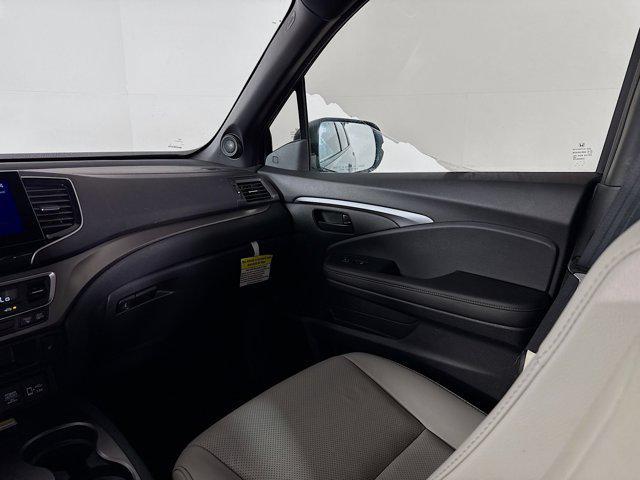 Photo of 2023 Lunar Silver Metallic Honda Passport