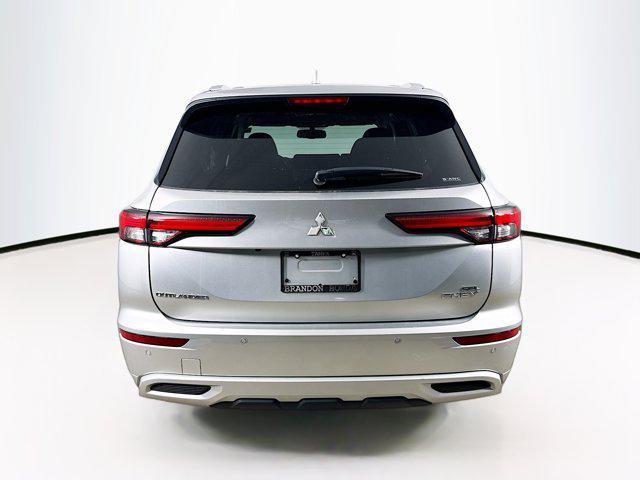 Photo of 2023 Silver Mitsubishi Outlander PHEV