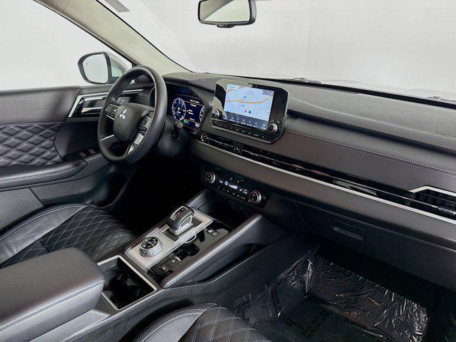 Photo of 2023 Silver Mitsubishi Outlander PHEV