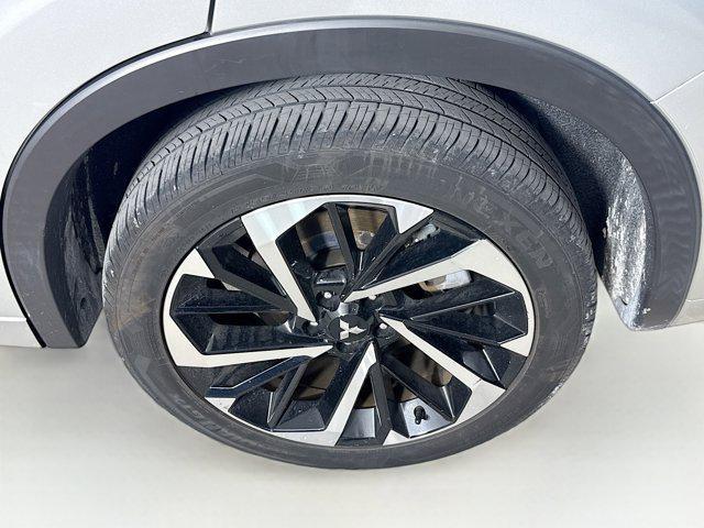 Photo of 2023 Silver Mitsubishi Outlander PHEV