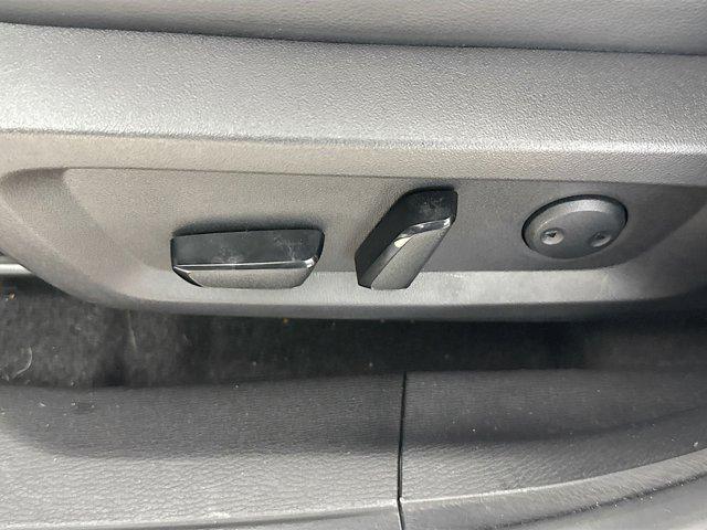 Photo of 2023 Silver Mitsubishi Outlander PHEV