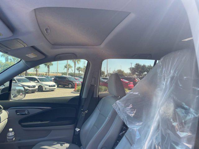 Photo of 2016 Lunar Silver Metallic Honda Pilot