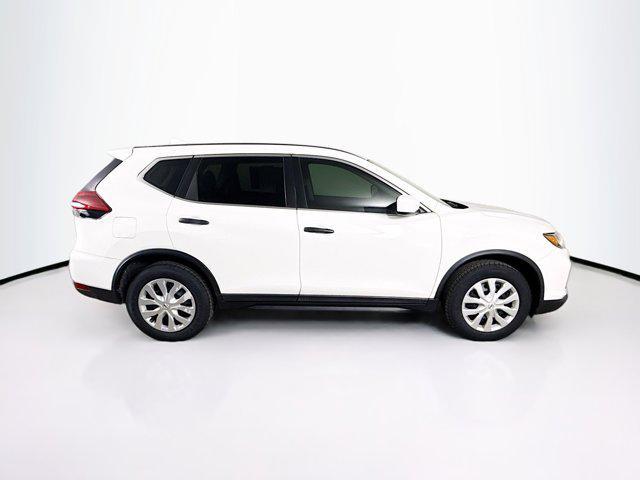 Photo of 2020 Glacier White Nissan Rogue