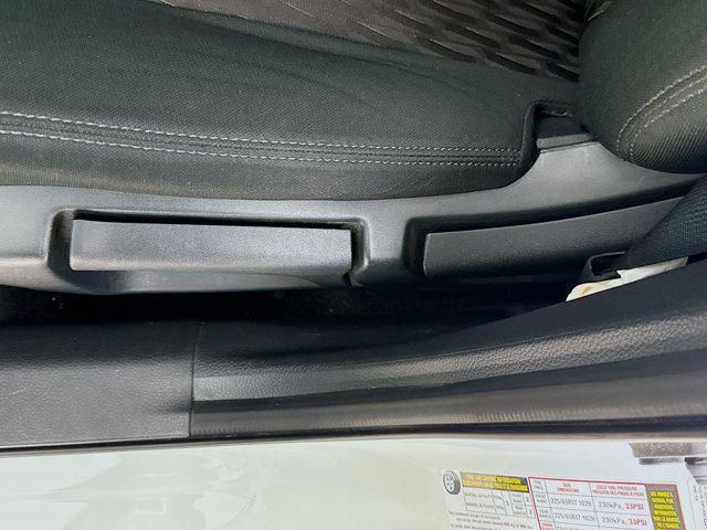 Photo of 2020 Glacier White Nissan Rogue