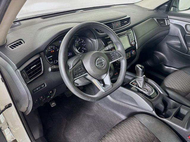 Photo of 2020 Glacier White Nissan Rogue