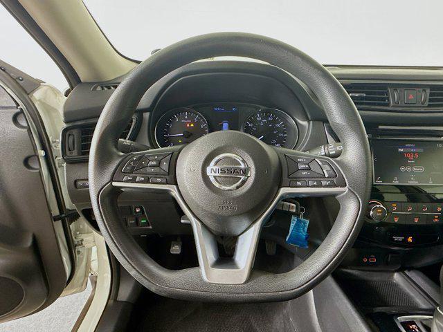 Photo of 2020 Glacier White Nissan Rogue
