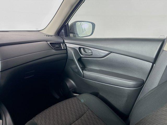 Photo of 2020 Glacier White Nissan Rogue