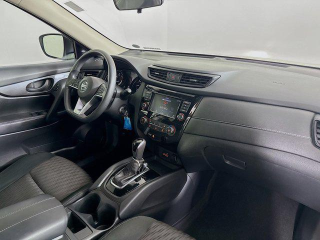Photo of 2020 Glacier White Nissan Rogue