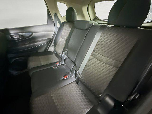 Photo of 2020 Glacier White Nissan Rogue