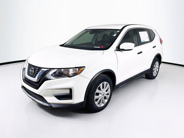 Photo of 2020 Glacier White Nissan Rogue