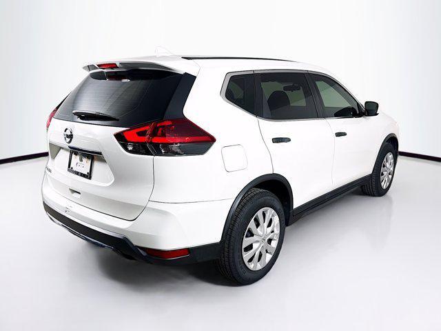 Photo of 2020 Glacier White Nissan Rogue
