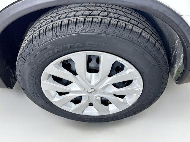 Photo of 2020 Glacier White Nissan Rogue