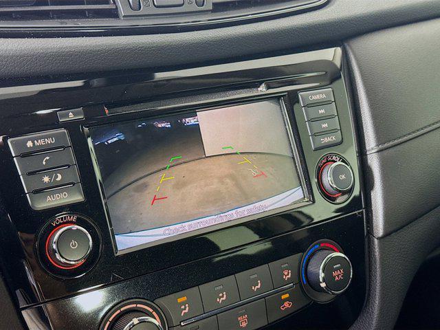 Photo of 2020 Glacier White Nissan Rogue