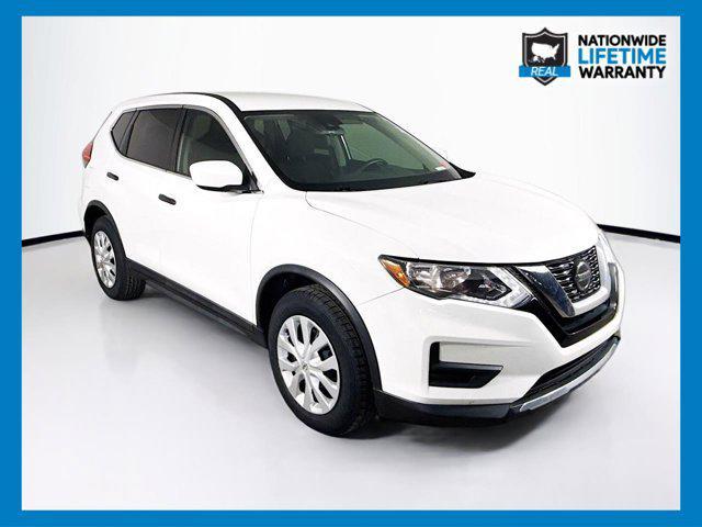 Photo of 2020 Glacier White Nissan Rogue