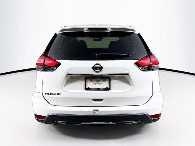 Photo of 2020 Glacier White Nissan Rogue