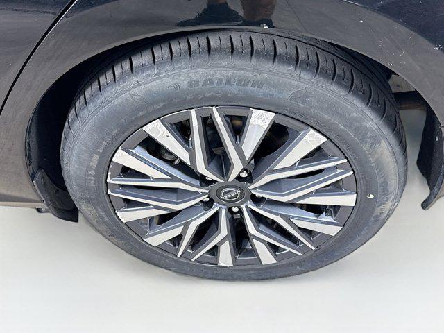 Photo of 2023 Super Black Nissan Altima