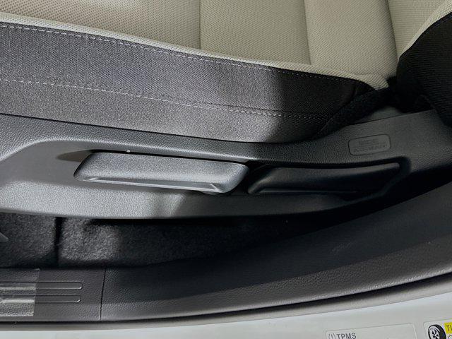 Photo of 2026 Platinum White Pearl Honda CR-V