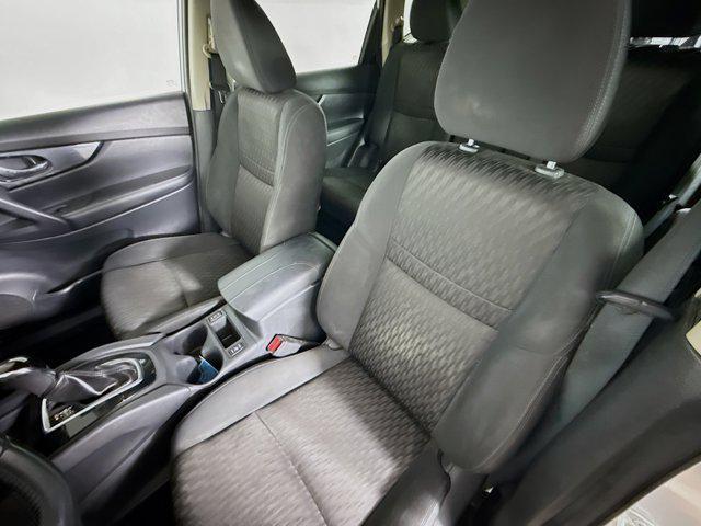 Photo of 2018 Brilliant Silver Nissan Rogue
