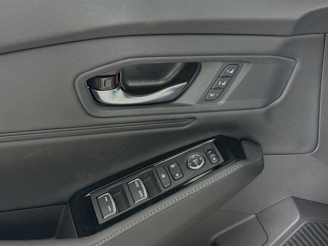 Photo of 2025 Platinum White Pearl Honda Accord Hybrid
