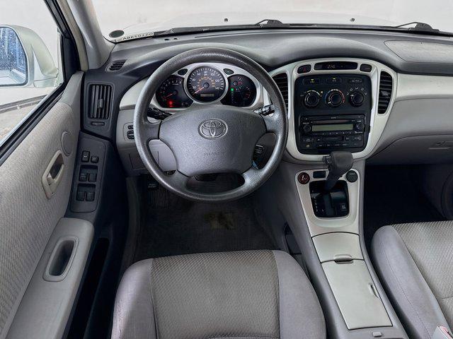 Photo of 2005 Millennium Silver Toyota Highlander