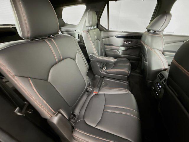 Photo of 2025 Black Honda Pilot