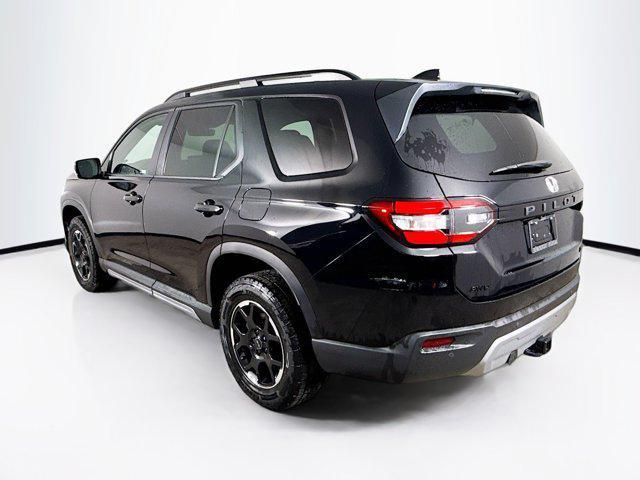 Photo of 2025 Black Honda Pilot
