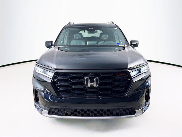 Photo of 2025 Black Honda Pilot