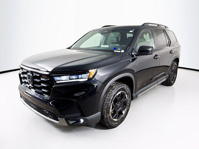 Photo of 2025 Black Honda Pilot