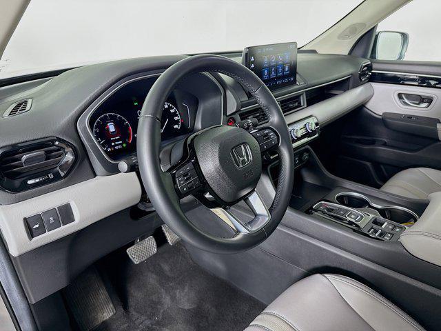 Photo of 2025 Silver Honda Pilot