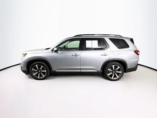 Photo of 2025 Silver Honda Pilot