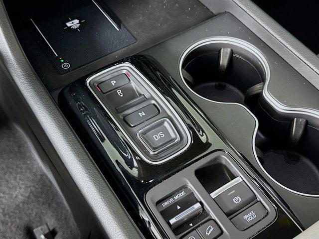 Photo of 2025 Silver Honda Pilot