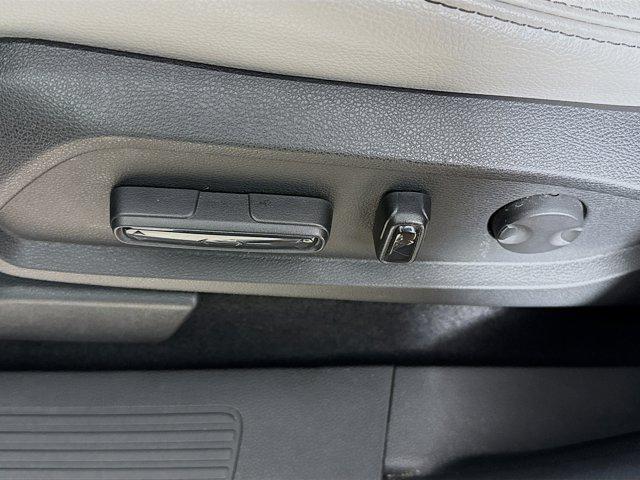 Photo of 2025 Silver Honda Pilot