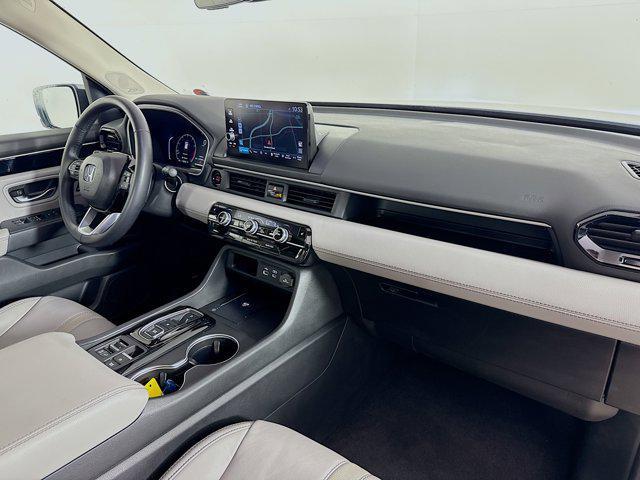 Photo of 2025 Silver Honda Pilot