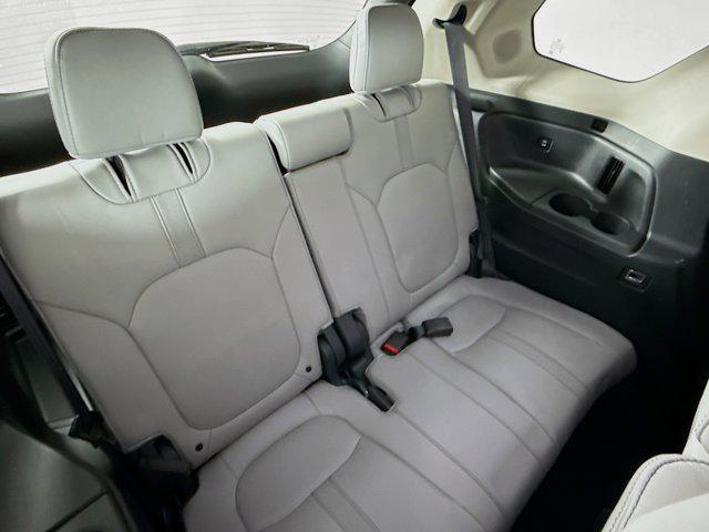 Photo of 2025 Silver Honda Pilot