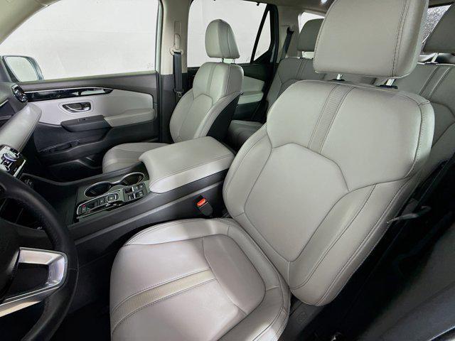 Photo of 2025 Silver Honda Pilot