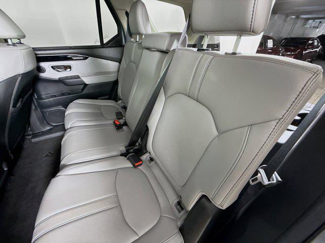 Photo of 2025 Silver Honda Pilot