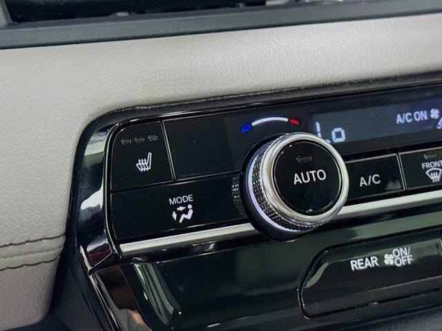 Photo of 2025 Silver Honda Pilot
