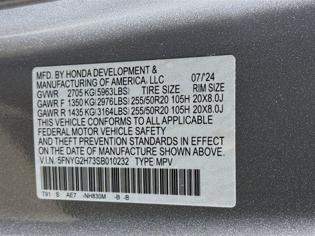 Photo of 2025 Silver Honda Pilot