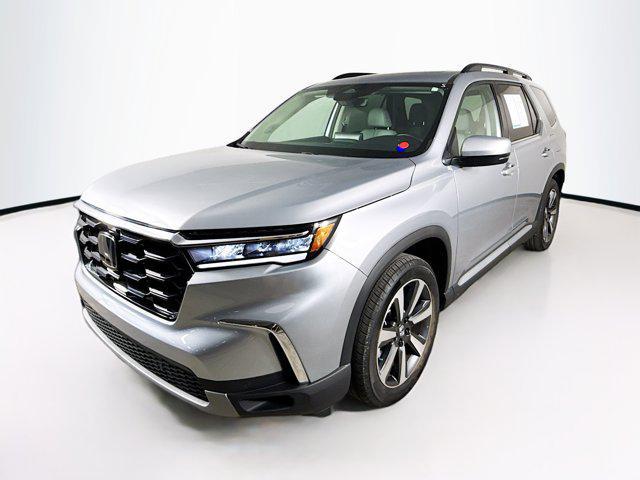 Photo of 2025 Silver Honda Pilot