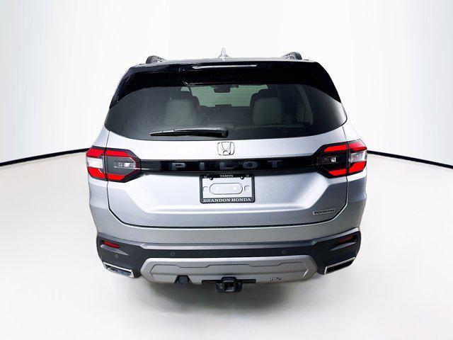 Photo of 2025 Silver Honda Pilot