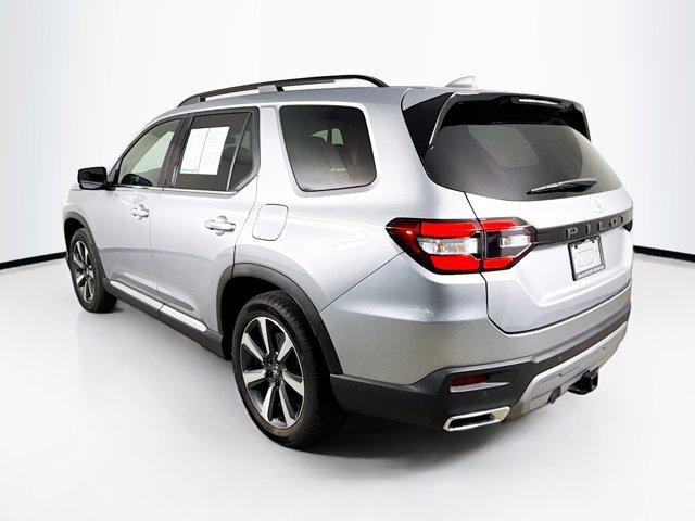 Photo of 2025 Silver Honda Pilot