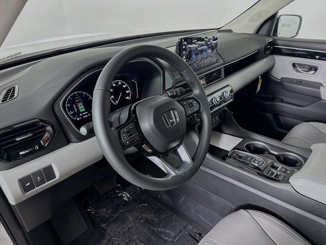 Photo of 2025 Platinum White Pearl Honda Pilot